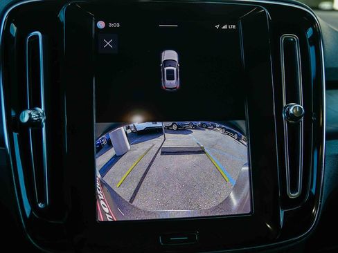 Used 2023 Volvo XC40 Recharge Ultimate w/ Protection Package Premier image 28