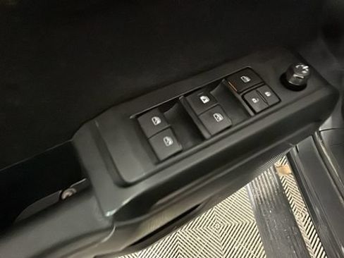 Used 2021 Toyota Tacoma SR AWD/4WD image 10