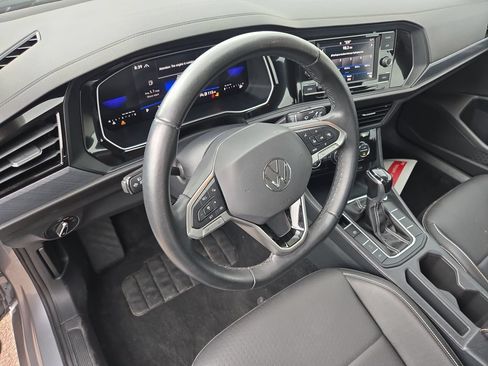 Used 2024 Volkswagen Jetta SE FWD image 10