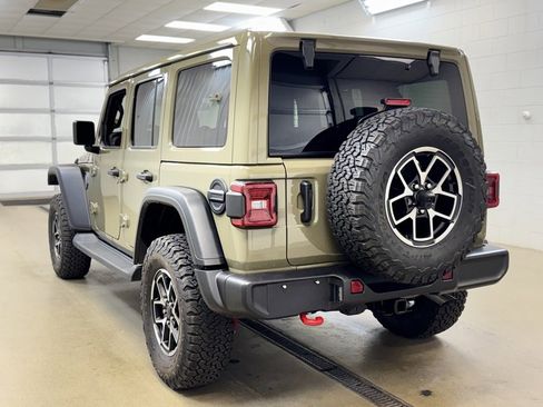 Used 2025 Jeep Wrangler Unlimited Rubicon image 7