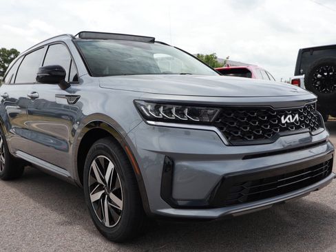 Used 2023 Kia Sorento S w/ Panoramic Sunroof Package FWD image 7