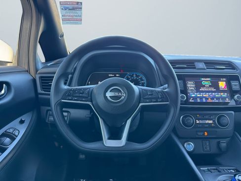 Used 2025 Nissan Leaf S image 11