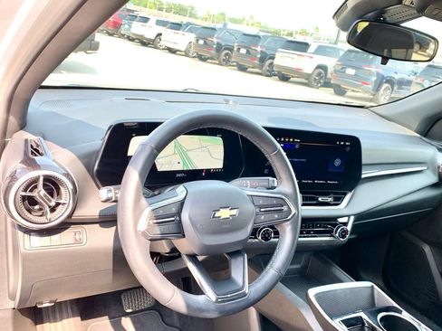 Used 2025 Chevrolet Equinox LT FWD image 11