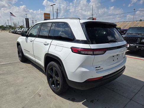 Used 2023 Jeep Grand Cherokee Limited w/ Luxury Tech Group II image 5