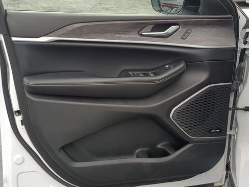 Used 2024 Jeep Grand Cherokee Limited 4xe image 14