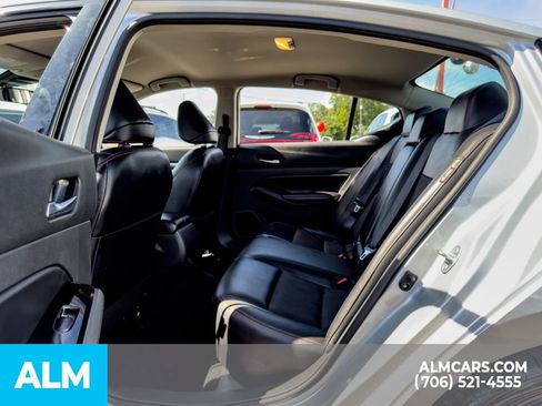 Used 2024 Nissan Altima 2.5 SR FWD image 16