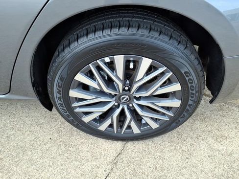 Used 2025 Nissan Altima 2.5 SV AWD/4WD image 16