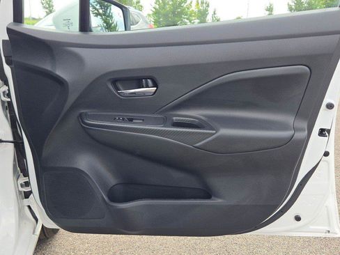 Used 2025 Nissan Versa SV FWD image 6