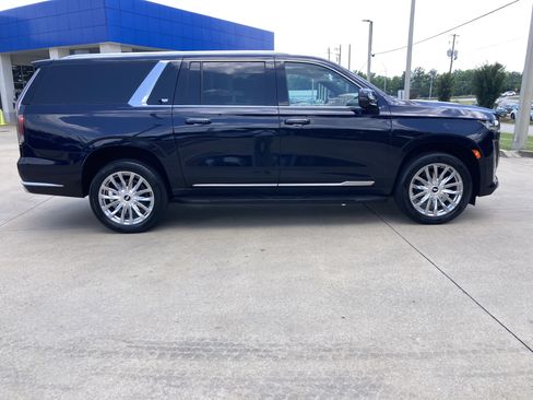 Certified 2021 Cadillac Escalade ESV Premium Luxury AWD/4WD image 4