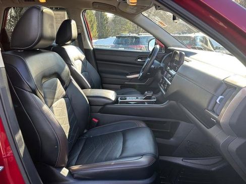 Used 2023 Nissan Pathfinder Platinum image 15