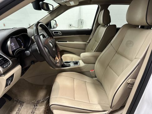 Used 2017 Jeep Grand Cherokee Overland image 16