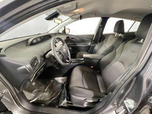 Used 2020 Toyota Prius LE image 19