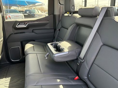 New 2026 GMC Sierra 1500 SLT image 24