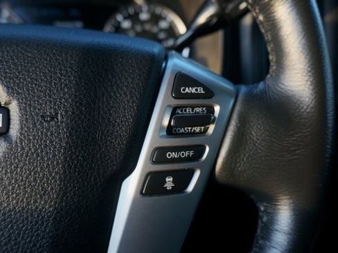 Used 2024 Nissan Titan SV w/ SV Convenience Package image 24