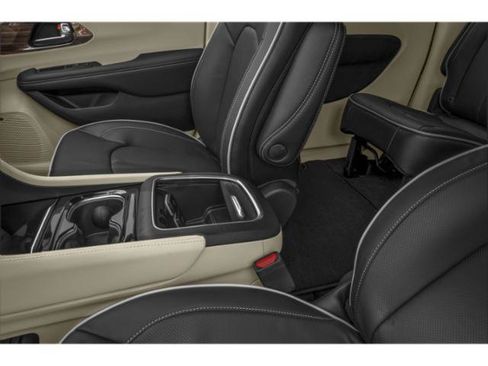 Certified 2026 Chrysler Pacifica Limited w/ S Appearance Package FWD image 13