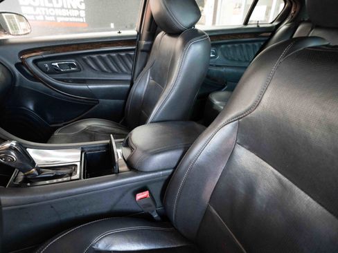 Used 2019 Ford Taurus Limited image 10