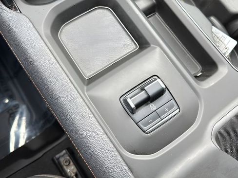 Used 2025 GMC Sierra 2500 AT4 image 36