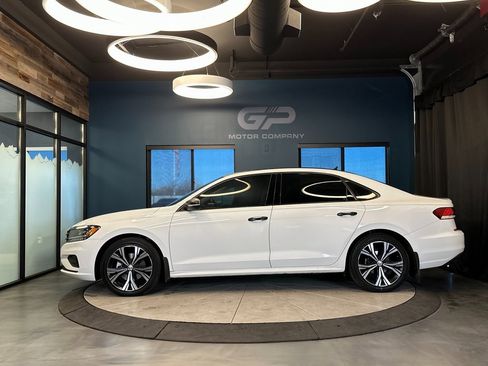 Used 2021 Volkswagen Passat 2.0T SE image 6