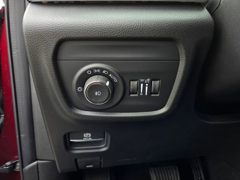 New 2025 Jeep Grand Cherokee Limited w/ Luxury Tech Group II image 13