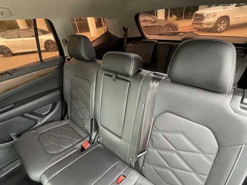 Used 2025 Volkswagen Atlas SE image 23