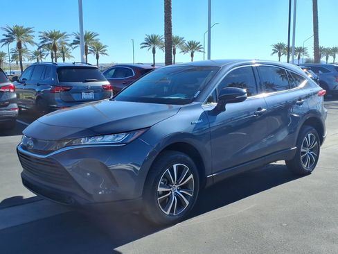 Used 2021 Toyota Venza LE w/ Carpet Mat Package (TMS) image 12