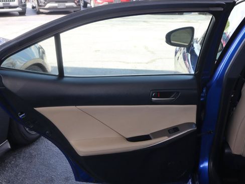 Used 2018 Lexus IS 300 RWD image 17