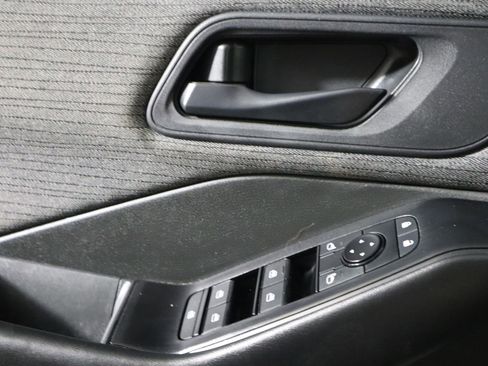 Used 2023 Nissan Rogue S image 36