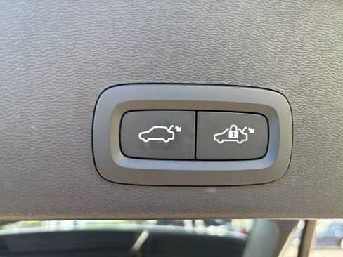 Certified 2024 Volvo XC40 B5 Plus w/ Climate Package AWD/4WD image 39