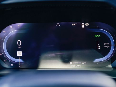 Used 2023 Volvo C40 P8 Recharge Ultimate image 27