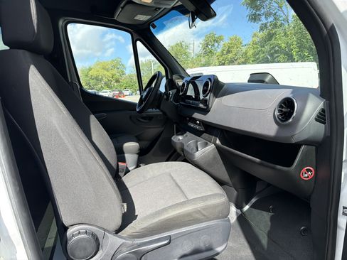 Used 2025 Mercedes-Benz Sprinter 2500 image 10