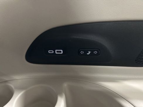 Used 2021 Chrysler Pacifica Limited image 31