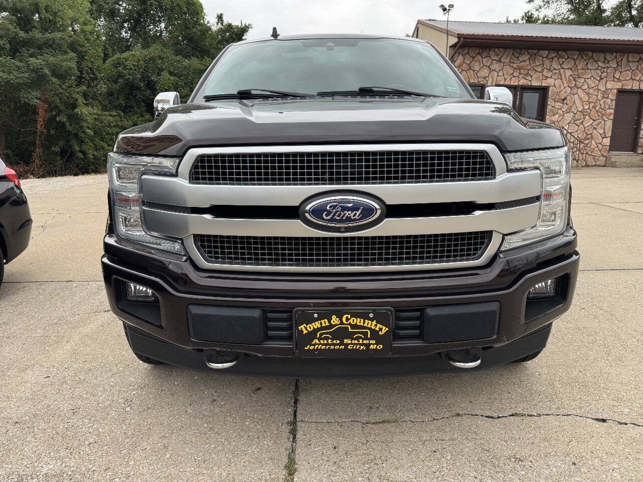 Used 2018 Ford F150 Platinum w/ Equipment Group 701A Luxury AWD/4WD image 2