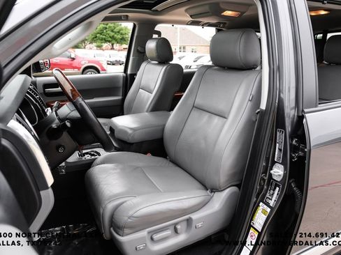 Used 2019 Toyota Sequoia Platinum AWD/4WD image 35