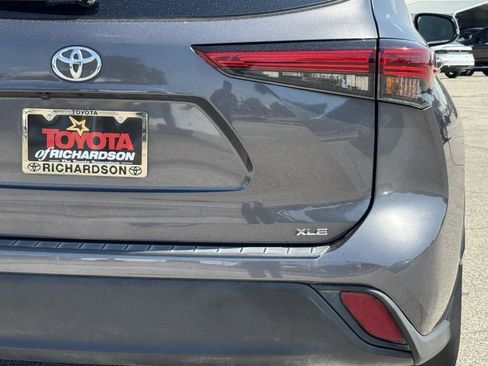 Used 2023 Toyota Highlander XLE FWD image 6