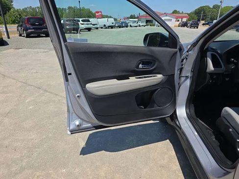 Used 2022 Honda HR-V LX image 32