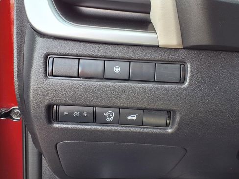 Used 2025 Nissan Rogue SV AWD/4WD image 17