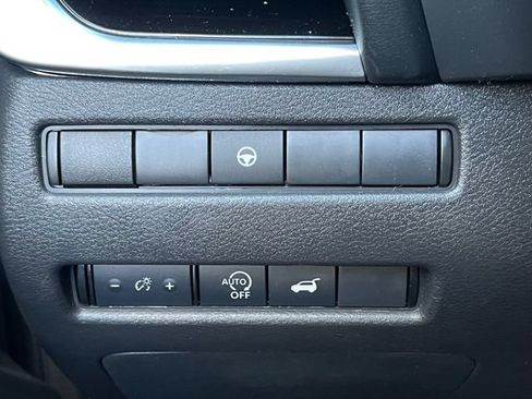Used 2024 Nissan Rogue SL AWD/4WD image 17