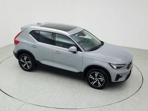 Certified 2025 Volvo XC40 B5 Core image 14