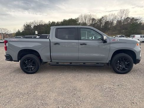 Used 2024 Chevrolet Silverado 1500 LT Trail Boss w/ Convenience Package II AWD/4WD image 4