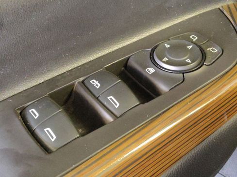 Used 2020 GMC Acadia SLE FWD image 27