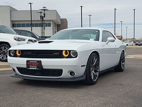 Used 2015 Dodge Challenger SRT w/ Technology Group image 8