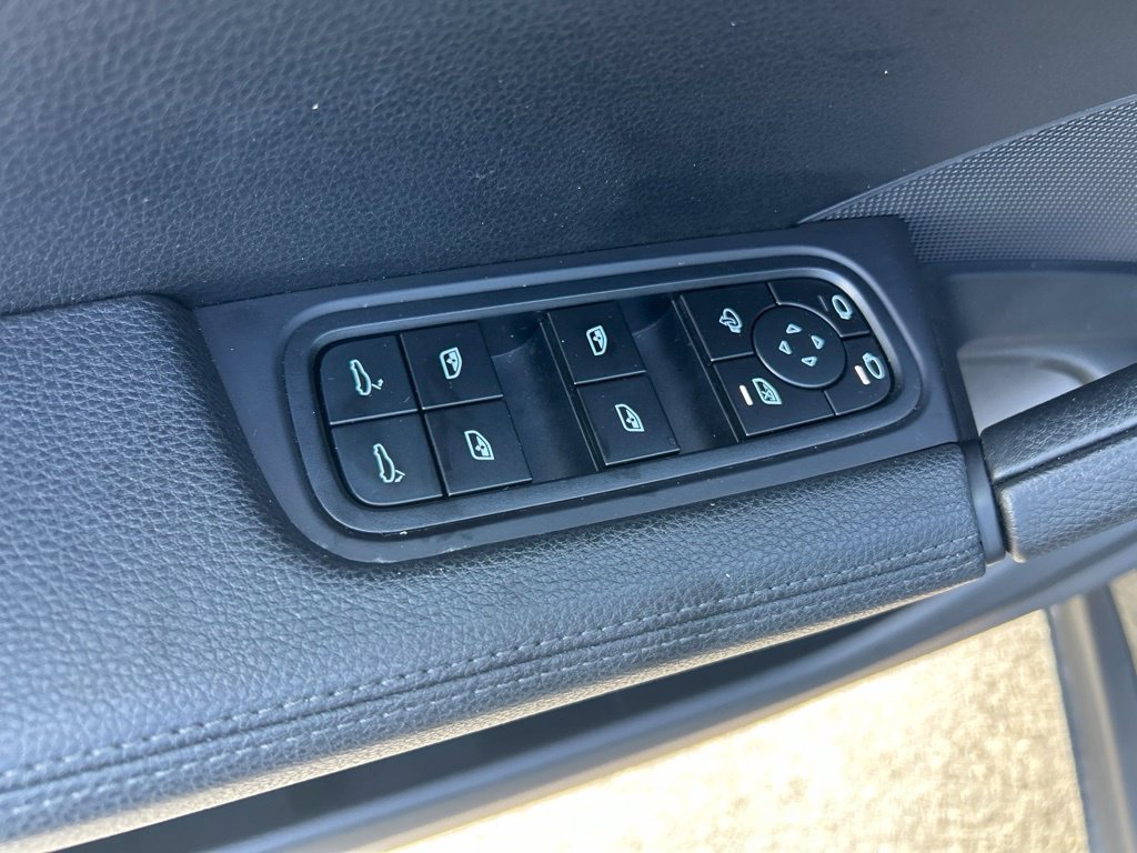 Used 2025 Porsche Cayenne AWD/4WD image 36