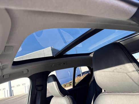 Used 2025 Volvo XC40 B5 Core image 19