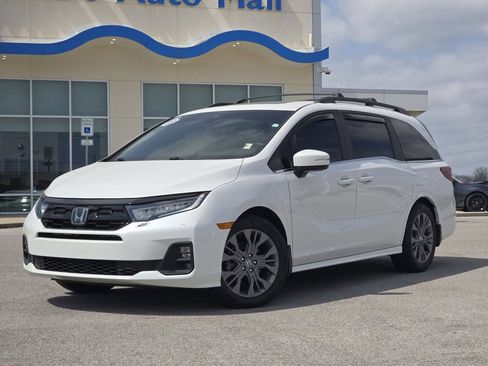 Used 2025 Honda Odyssey Touring image 2