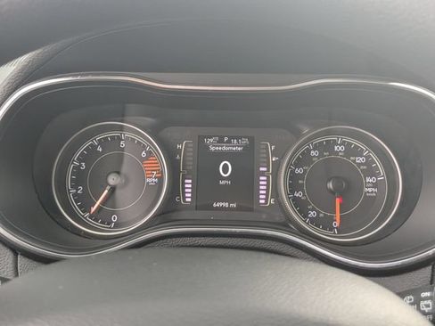 Used 2019 Jeep Cherokee Latitude w/ Popular Appearance Group AWD/4WD image 13
