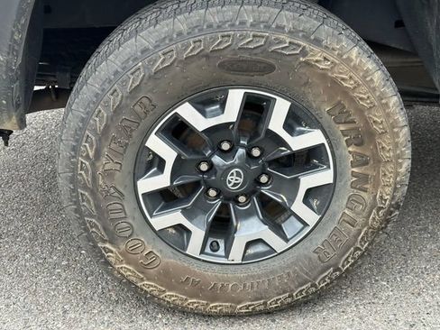Used 2023 Toyota Tacoma TRD Off-Road w/ Black Out Package (TMS) AWD/4WD image 15
