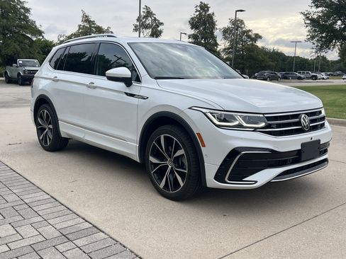 Used 2024 Volkswagen Tiguan SEL R-Line AWD/4WD image 2