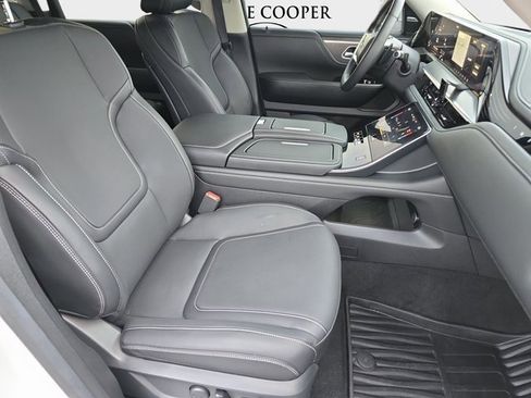 Certified 2025 INFINITI QX80 Pure image 10