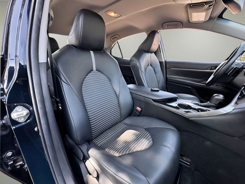 Used 2020 Toyota Camry SE w/ Convenience Package FWD image 19