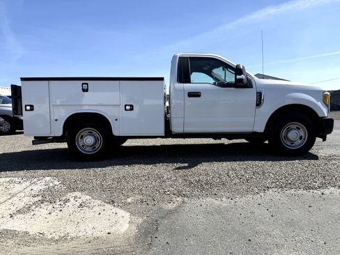 Used 2017 Ford F250 XL w/ Power Equipment Group RWD image 4